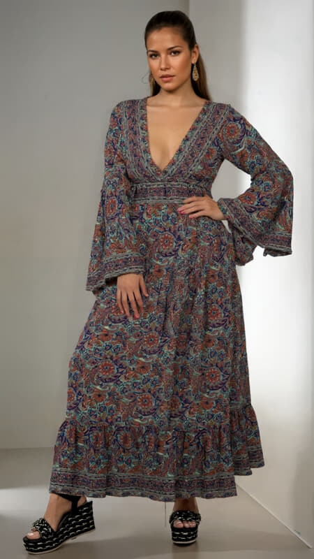 φόρεμα maxi boho  με ανοιχτό ντεκολ΄τε & μανίκι καμπάνα