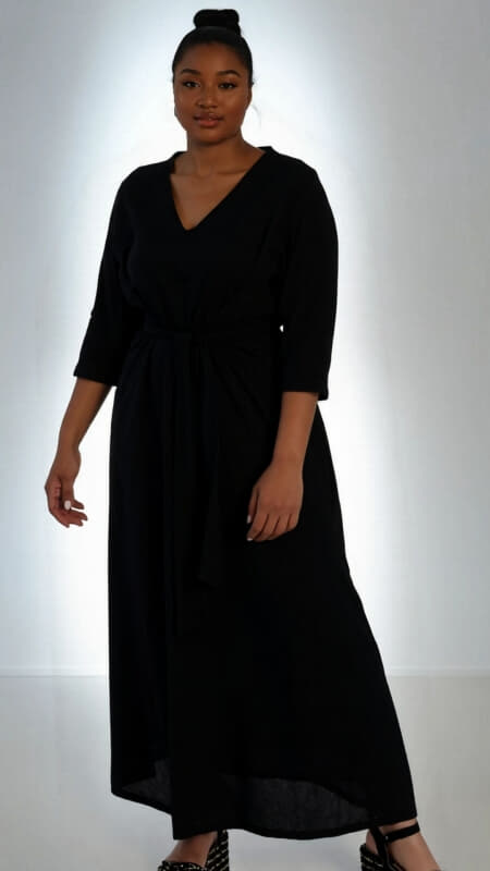 plus size φόρεμα κοντομάνικο maxi με V ντεκολτέ & ζώνη